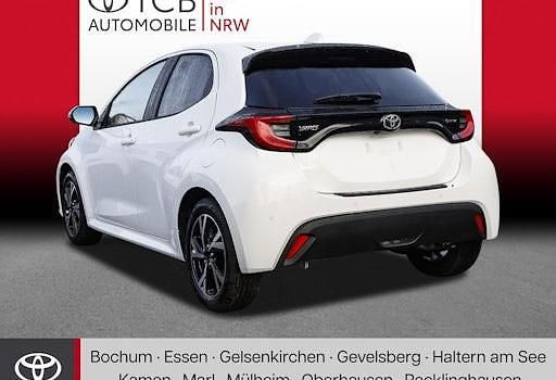 Neu Toyota Yaris Hybrid 116 PS (85 kW) 2025 Weiß Limousine