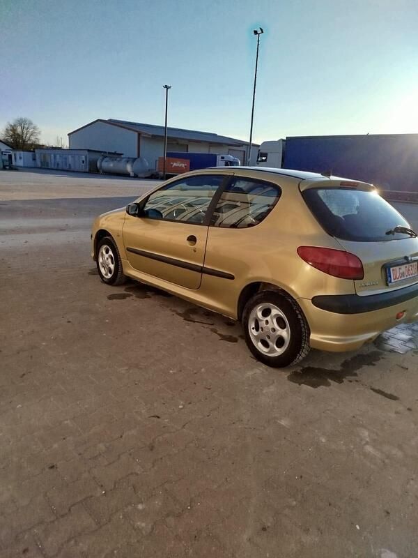 Gold Gebraucht 2002 Peugeot 206 Kleinwagen | 1.350 € (Fairer Preis) - Bild 1/4