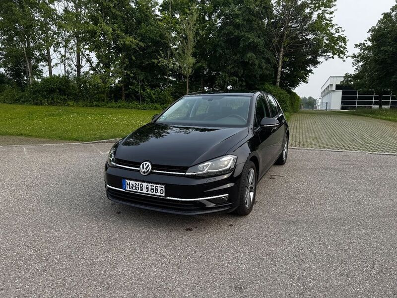 Schwarz Gebraucht 2017 VW Golf VII Highline Limousine | 16.500 € (Fairer Preis) - Bild 1/4