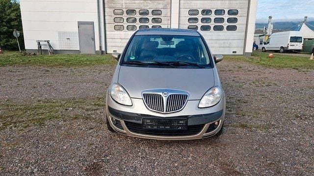Silber Gebraucht 2005 Lancia Musa Van / Kleinbus | 1.200 € - Bild 1/4