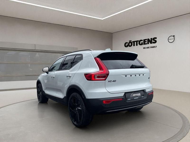 Nowe Volvo XC40 Plus 163 KM (119 kW) 2026 Biały SUV
