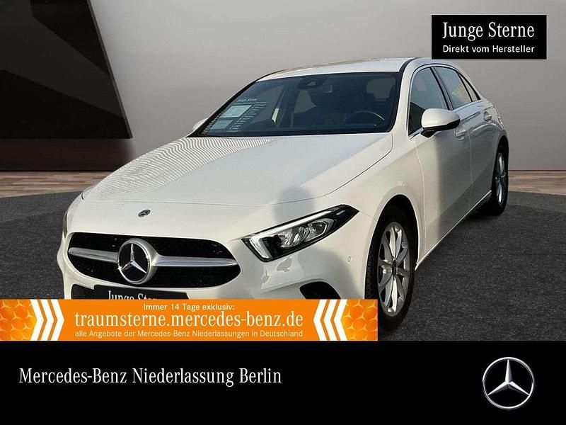 Weiß Gebraucht 2021 Mercedes A200 Progressive Limousine | 24.890 € (Fairer Preis) - Bild 1/3