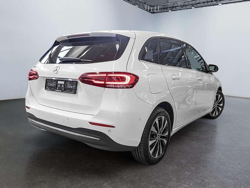 Gebraucht Mercedes E250 160 PS (117 kW) 2022 Unilack polarweiß Limousine