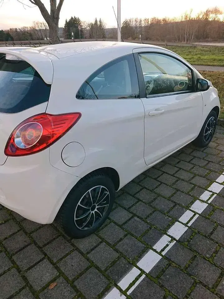 Gebraucht Ford Ka 69 PS (50 kW) 2016 Weiß Limousine