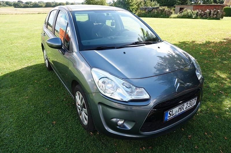 Grau Gebraucht 2011 Citroën C3 Tendance Kleinwagen | 2.300 € (Superpreis) - Bild 1/4