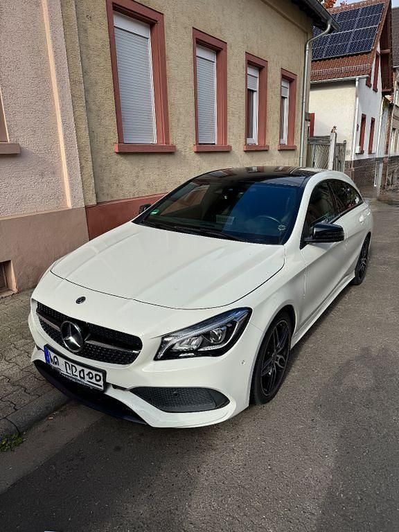 Weiß Gebraucht 2017 Mercedes CLA180 Shooting Brake Kombi | 18.250 € (Fairer Preis) - Bild 1/4
