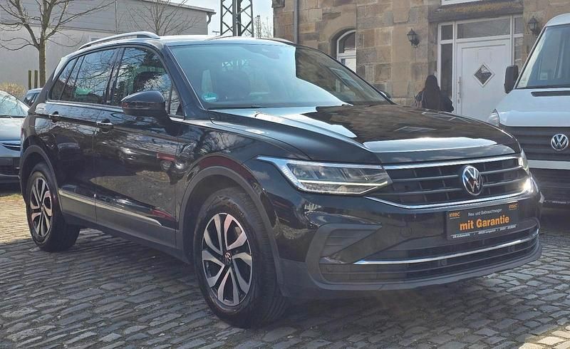 Gebraucht VW Tiguan Active 150 PS (110 kW) 2023 Schwarz SUV