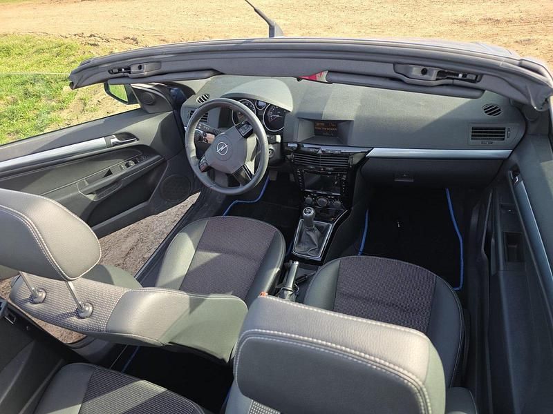 Gebraucht Opel Astra Cabriolet 140 PS (102 kW) 2010 Blau Cabrio