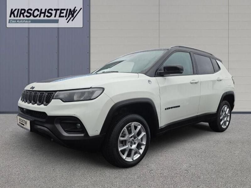 Gebraucht Jeep Compass Trailhawk 241 PS (177 kW) 2023 Weiss SUV