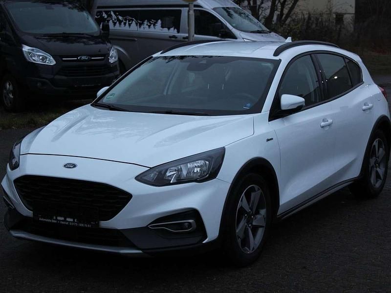 Frostweiß Gebraucht 2019 Ford Focus Active Limousine | 12.470 € (Fairer Preis) - Bild 1/4