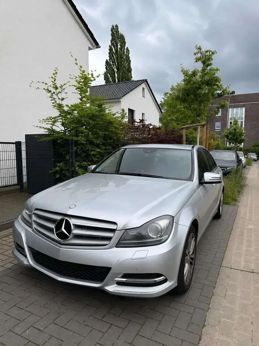 Gebraucht Mercedes C200 136 PS (100 kW) 2012 Silber Limousine