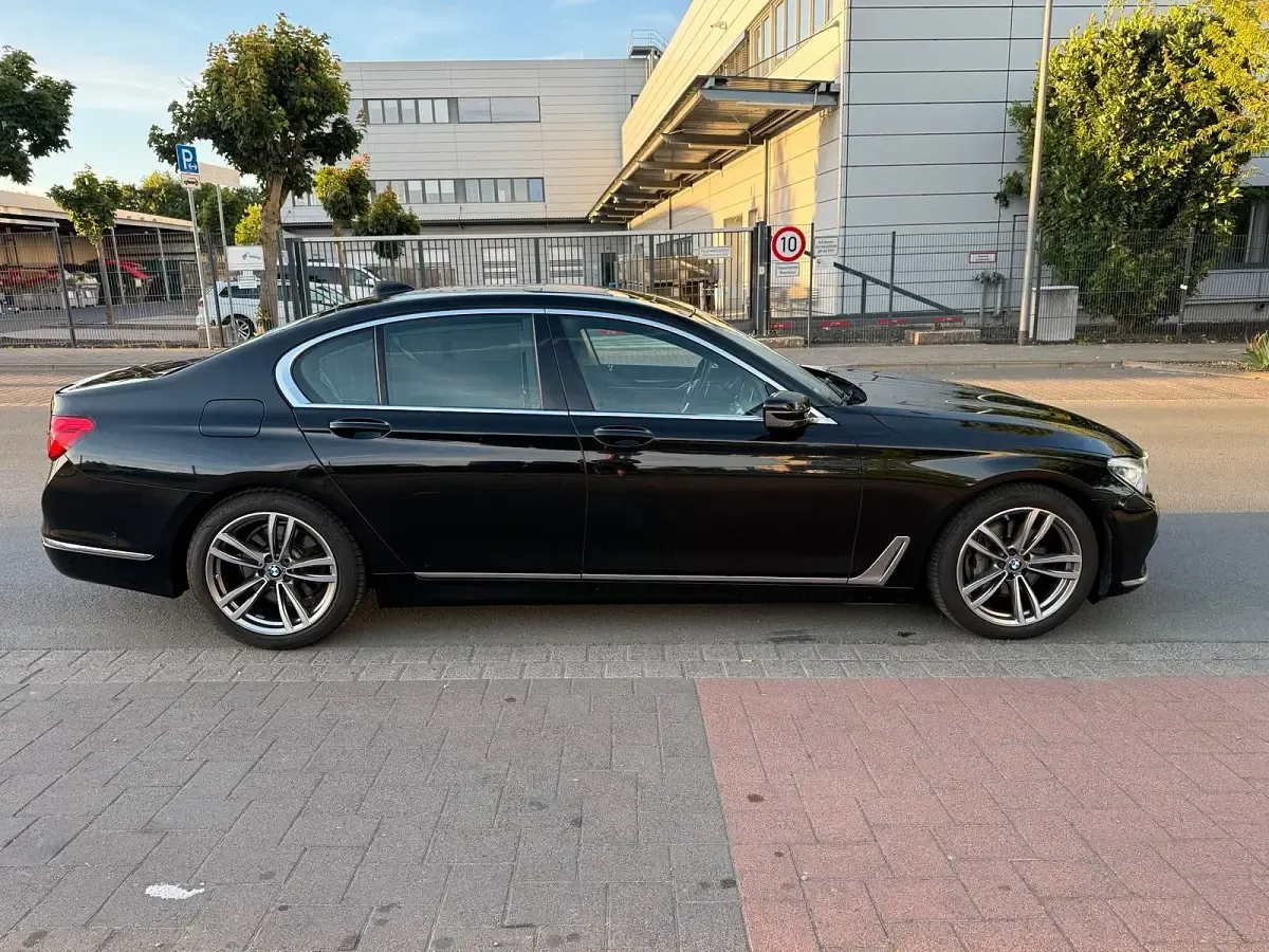 Gebraucht BMW 740 320 PS (235 kW) 2017 Schwarz Limousine