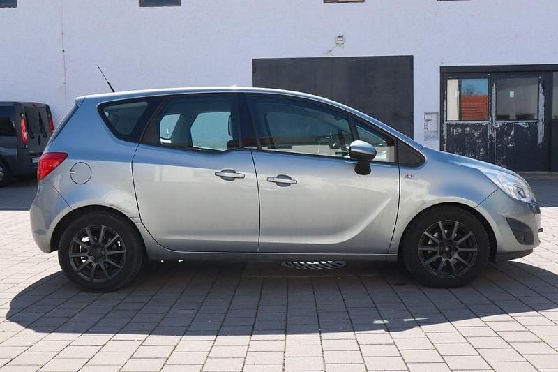 Gebraucht Opel Meriva Edition 120 PS (88 kW) 2012 Silber Van / Kleinbus