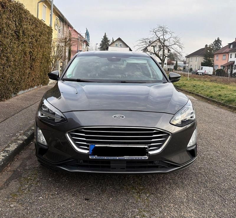 Gebraucht Ford Focus Titanium 125 PS (91 kW) 2019 Grau Kleinwagen