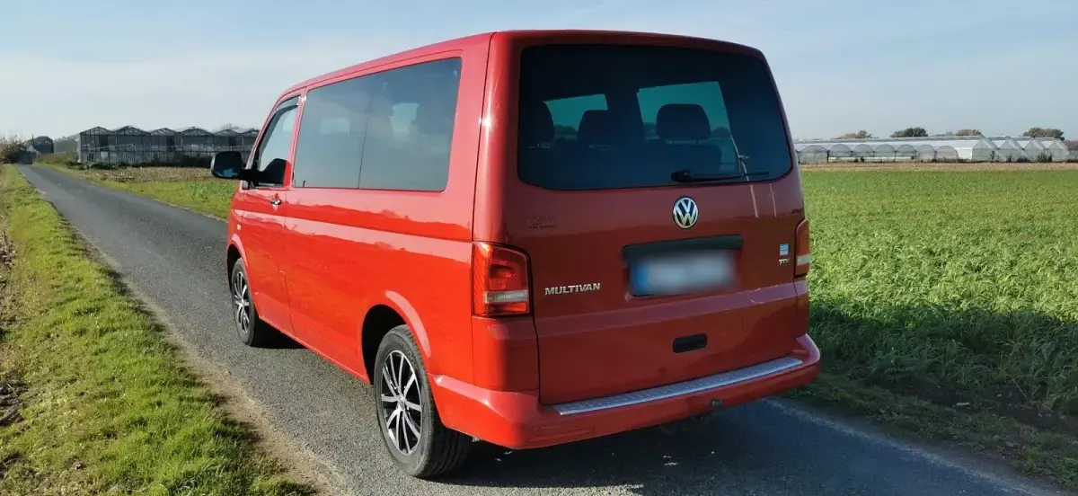 Gebraucht VW Multivan 140 PS (102 kW) 2013 Rot Van / Kleinbus