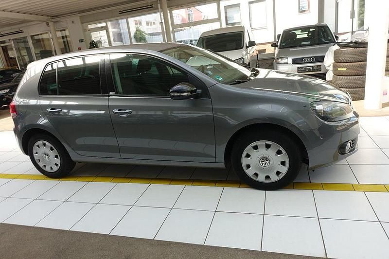 Gebraucht VW Golf VI Style 105 PS (77 kW) 2012 Grau Kleinwagen