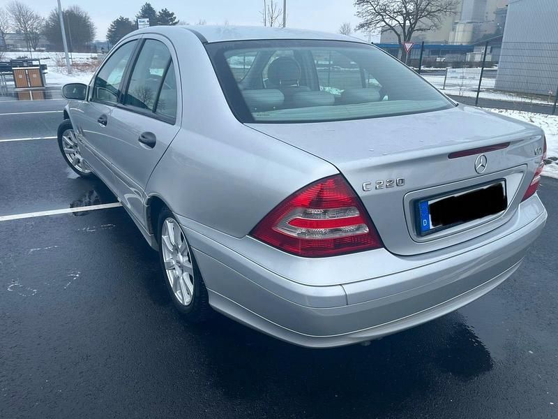 Gebraucht Mercedes 220 2004 Silber Limousine