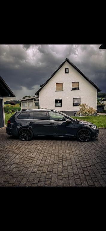 Gebraucht VW Golf VII Highline 150 PS (110 kW) 2019 Grau Kombi