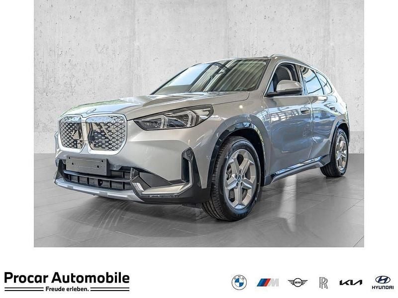 Silber Neu 2025 BMW iX1 xLine SUV | 51.940 € (Guter Preis) - Bild 1/4