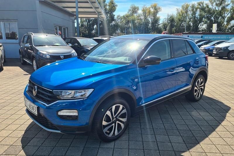 Blau Gebraucht 2021 VW T-Roc Active SUV | 21.999 € (Teuer) - Bild 1/4
