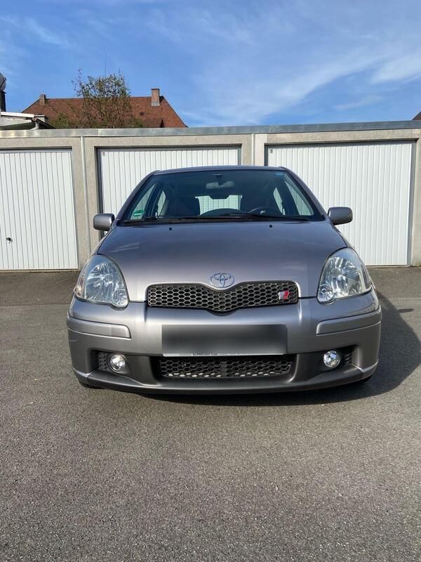 Grau Gebraucht 2005 Toyota Yaris Kleinwagen | 3.500 € (Etwas zu teuer) - Bild 1/4