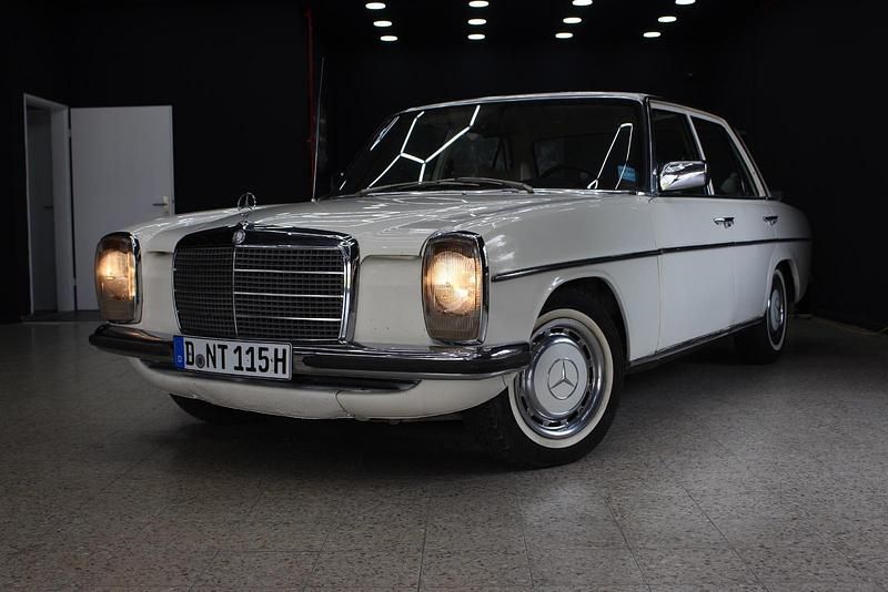 Weiß Gebraucht 1976 Mercedes W115 Limousine | 8.190 € - Bild 1/4