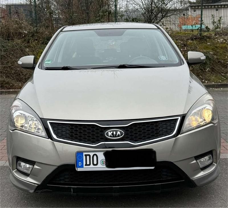 Gebraucht Kia Ceed Spirit 128 PS (94 kW) 2012 Kleinwagen