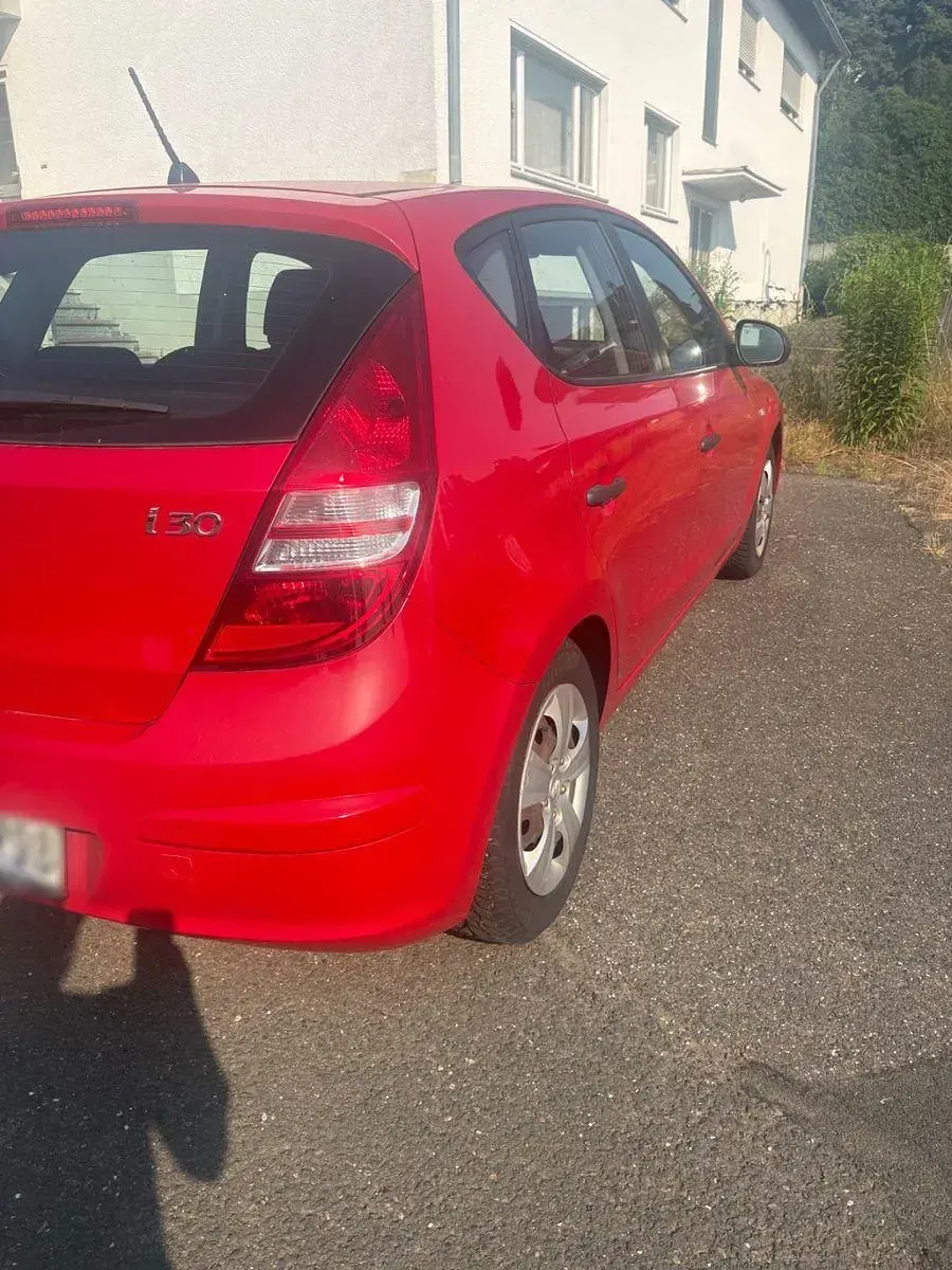 Gebraucht Hyundai i30 109 PS (80 kW) 2009 Rot Kombi