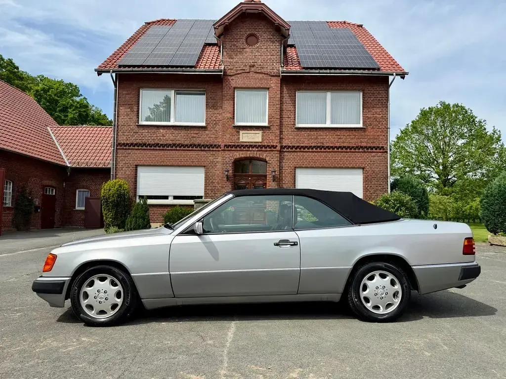 Gebraucht Mercedes 300 220 PS (161 kW) 1993 Silber Cabrio