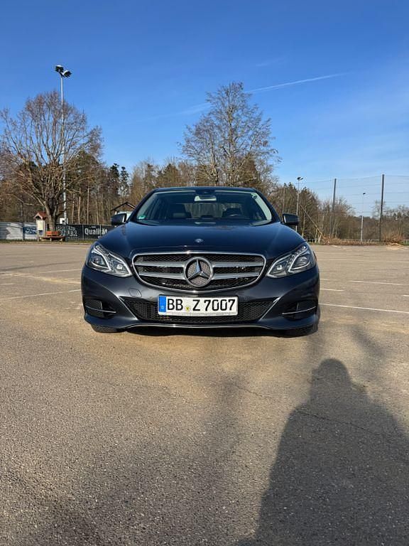 Gebraucht Mercedes E220 Avantgarde 170 PS (125 kW) 2015 Silber Limousine