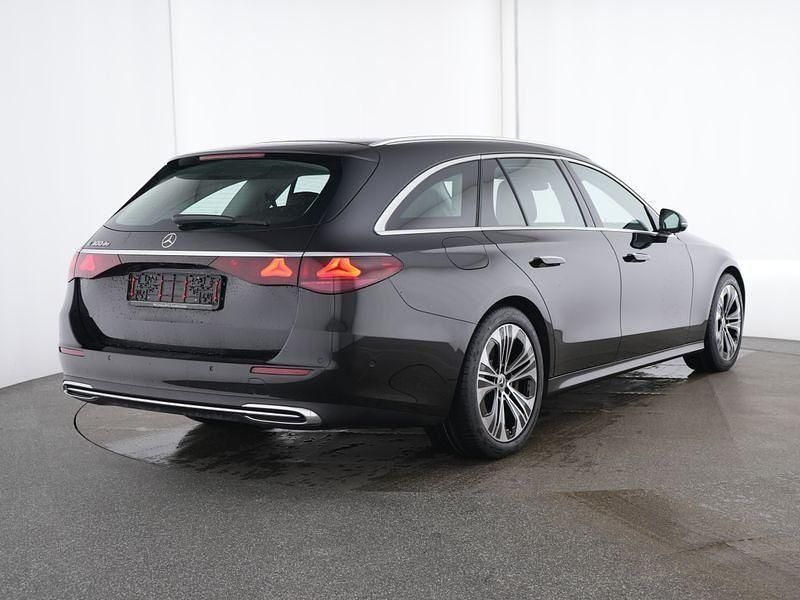 Gebraucht Mercedes E300 Avantgarde 313 PS (230 kW) 2024 Schwarz Limousine