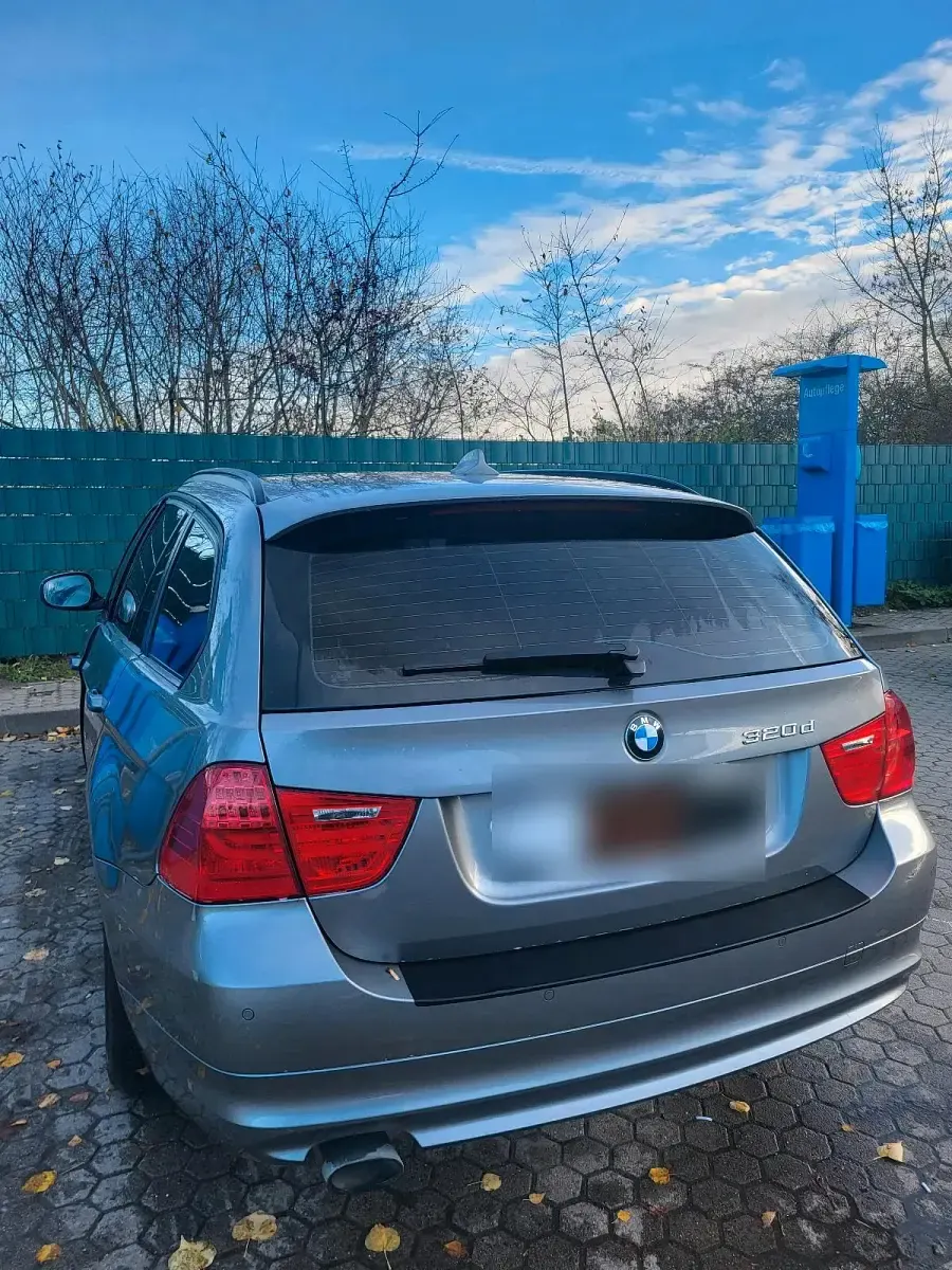 Gebraucht BMW 320 184 PS (135 kW) 2012 Grau Kombi