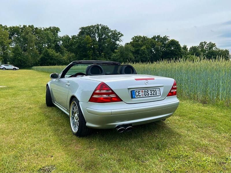 Gebraucht Mercedes SLK320 218 PS (160 kW) 2001 Silber Cabrio