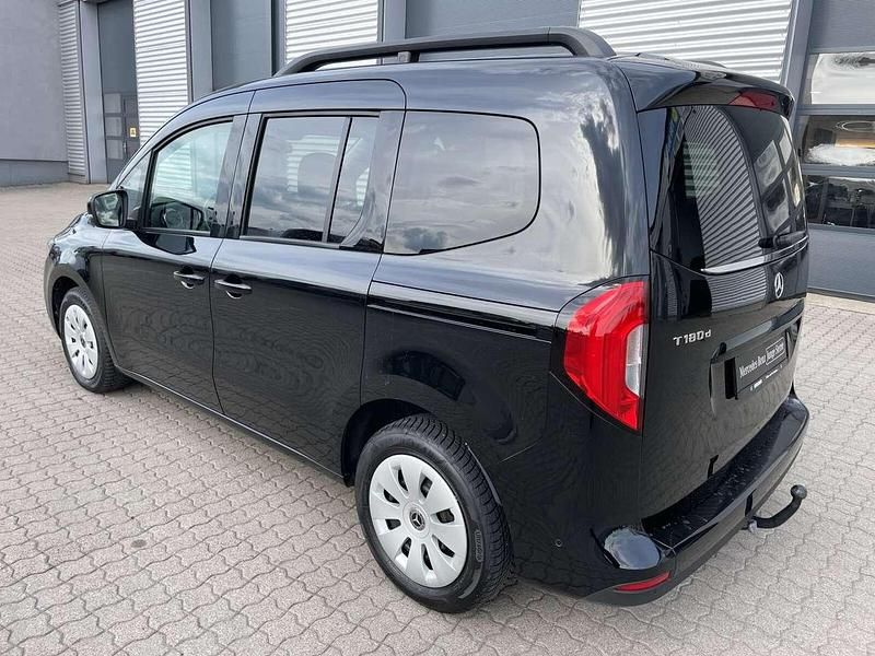 Gebraucht Mercedes T180 Progressive 116 PS (85 kW) 2023 Loparitschwarz Van / Kleinbus