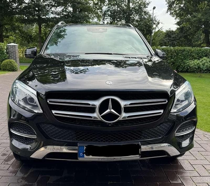 Schwarz Gebraucht 2015 Mercedes GLE350 AMG line Coupé | 26.500 € (Superpreis) - Bild 1/4
