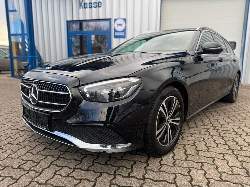 Gebraucht Mercedes E200 Avantgarde 197 PS (144 kW) 2022 Schwarz Limousine