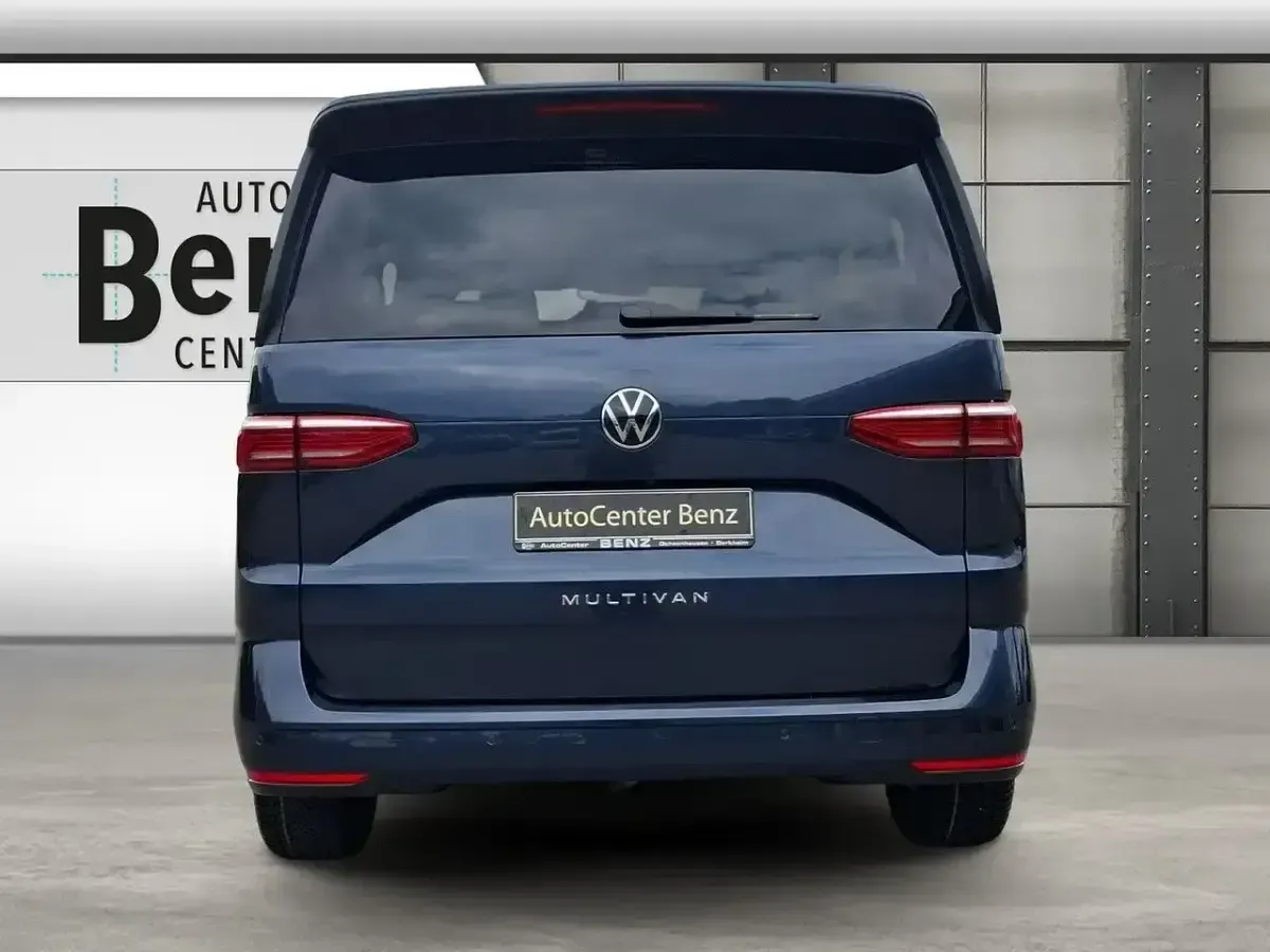 Neu VW Multivan Life 150 PS (110 kW) 2026 Starlight blue (blau) Van / Kleinbus