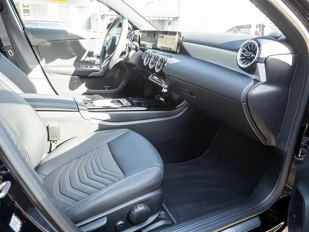 Gebraucht Mercedes A220 Advanced Plus 190 PS (139 kW) 2026 Schwarz Limousine