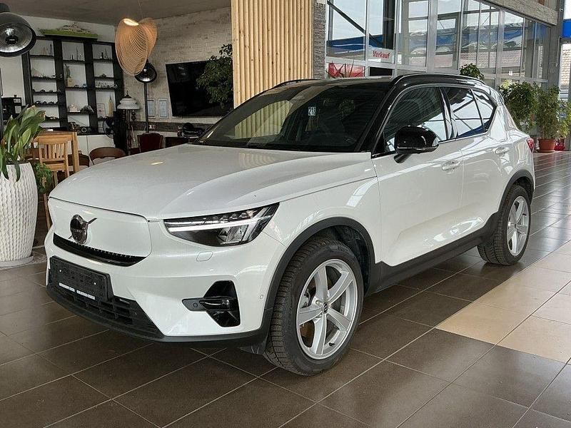 Weiß crystal white / metallic (metallic) Gebraucht 2024 Volvo XC40 Ultimate SUV | 37.500 € (Superpreis) - Bild 1/4