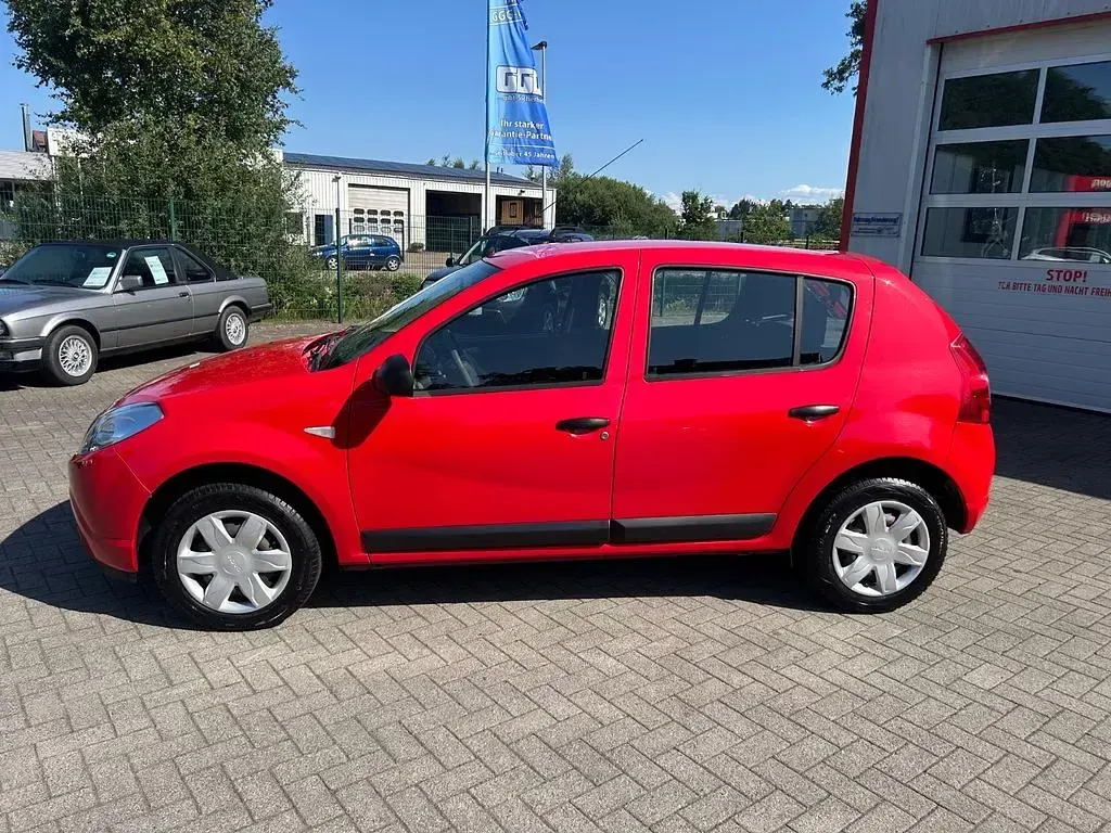 Gebraucht Dacia Sandero Ambiance 75 PS (55 kW) 2011 Rot Limousine