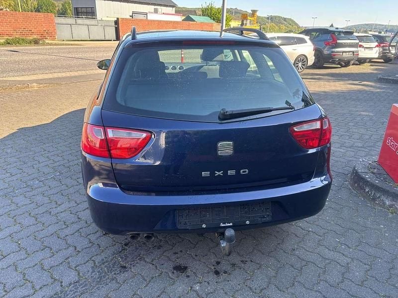 Usado Seat Exeo Reference 120 HP (88 kW) 2011 Azul Carrinha