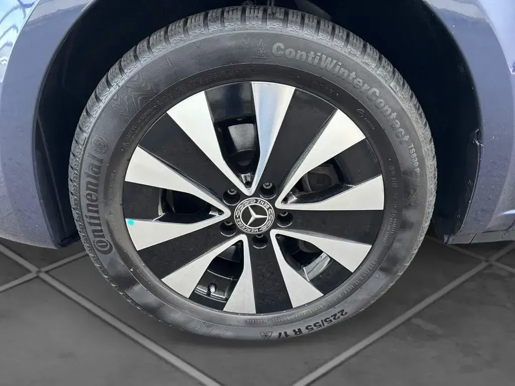 Gebraucht Mercedes V220 163 PS (119 kW) 2024 Blau Van / Kleinbus