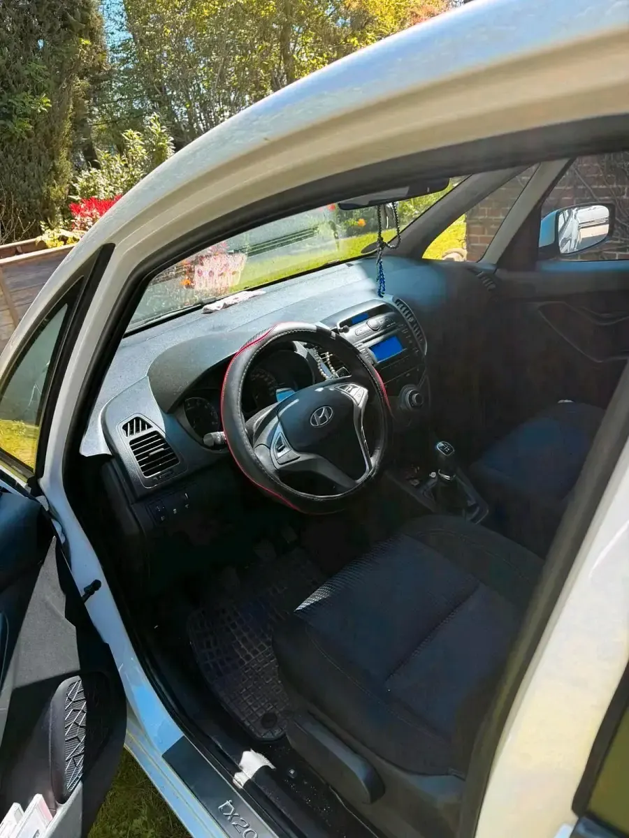 Gebraucht Hyundai ix20 90 PS (66 kW) 2012 Weiß Kleinwagen