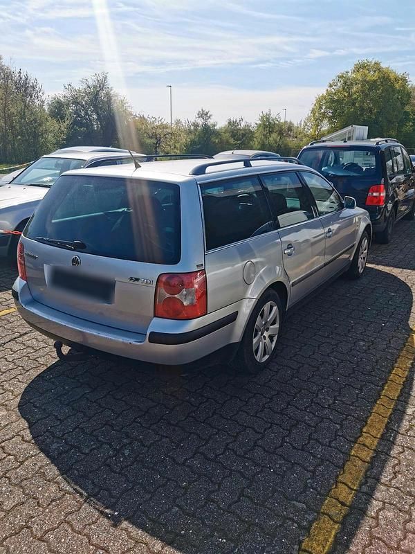 Usata VW Passat 101 CV (74 kW) 2003 Grigio Station wagon