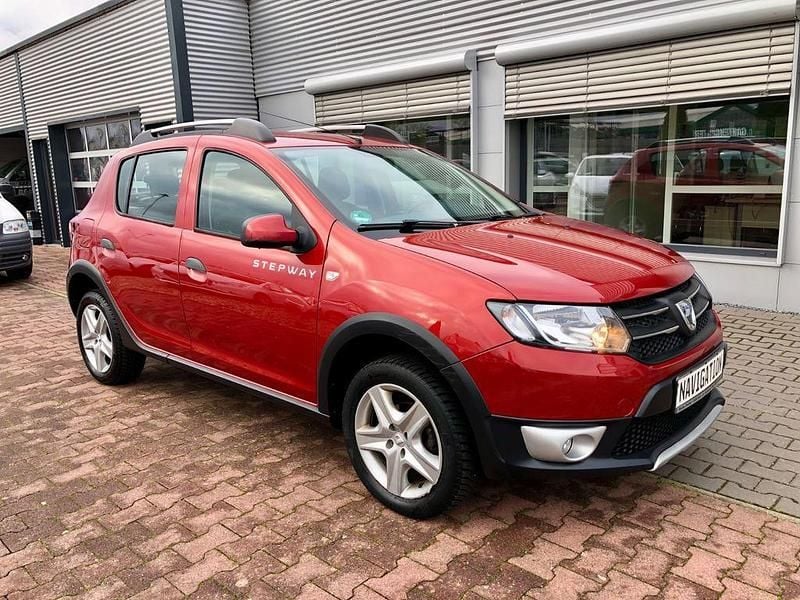Rot Gebraucht 2016 Dacia Sandero Prestige SUV | 7.199 € (Guter Preis) - Bild 1/4