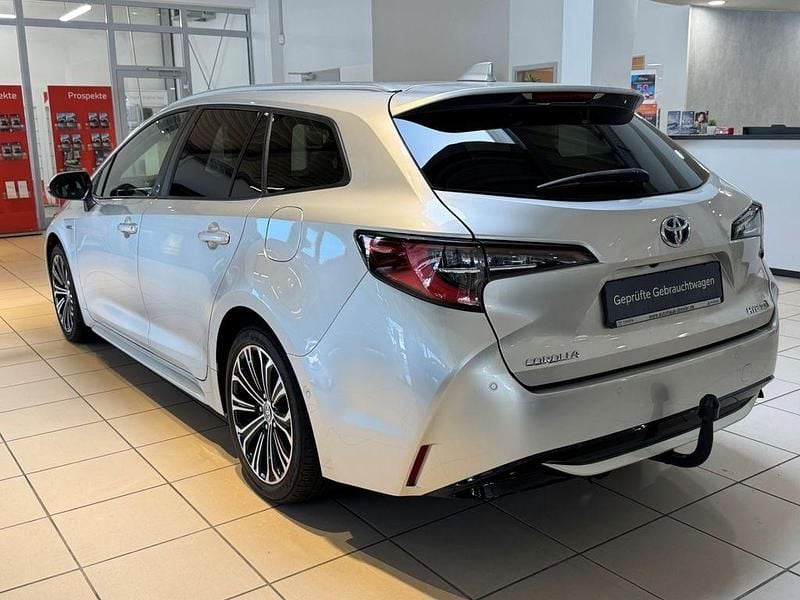 Gebraucht Toyota Corolla Team 184 PS (135 kW) 2021 Precious silver Kombi