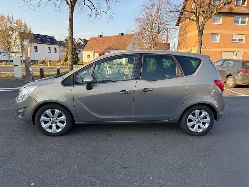 Gebraucht Opel Meriva 95 PS (69 kW) 2010 Braun Van / Kleinbus