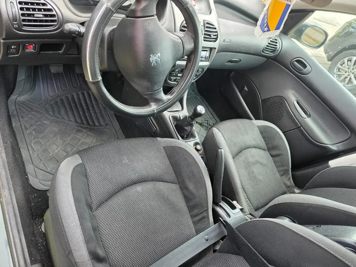 Gebraucht Peugeot 206 65 PS (47 kW) 2006 Schwarz Kleinwagen
