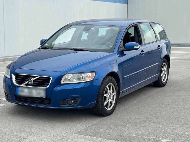 Blau Gebraucht 2008 Volvo V50 Kombi | 1.850 € (Fairer Preis) - Bild 1/4