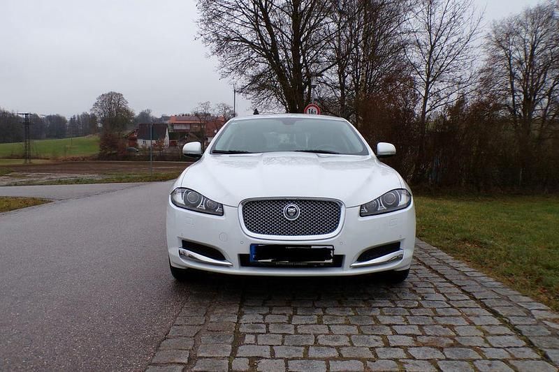Weiß Gebraucht 2012 Jaguar XF Limousine | 12.000 € (Fairer Preis) - Bild 1/4